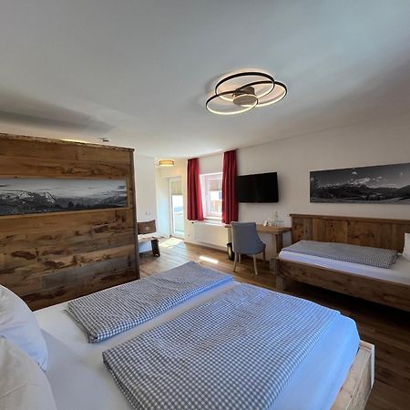 Hotel Garni Alpengruss ガルミッシュ・パルテンキルヒェン エクステリア 写真