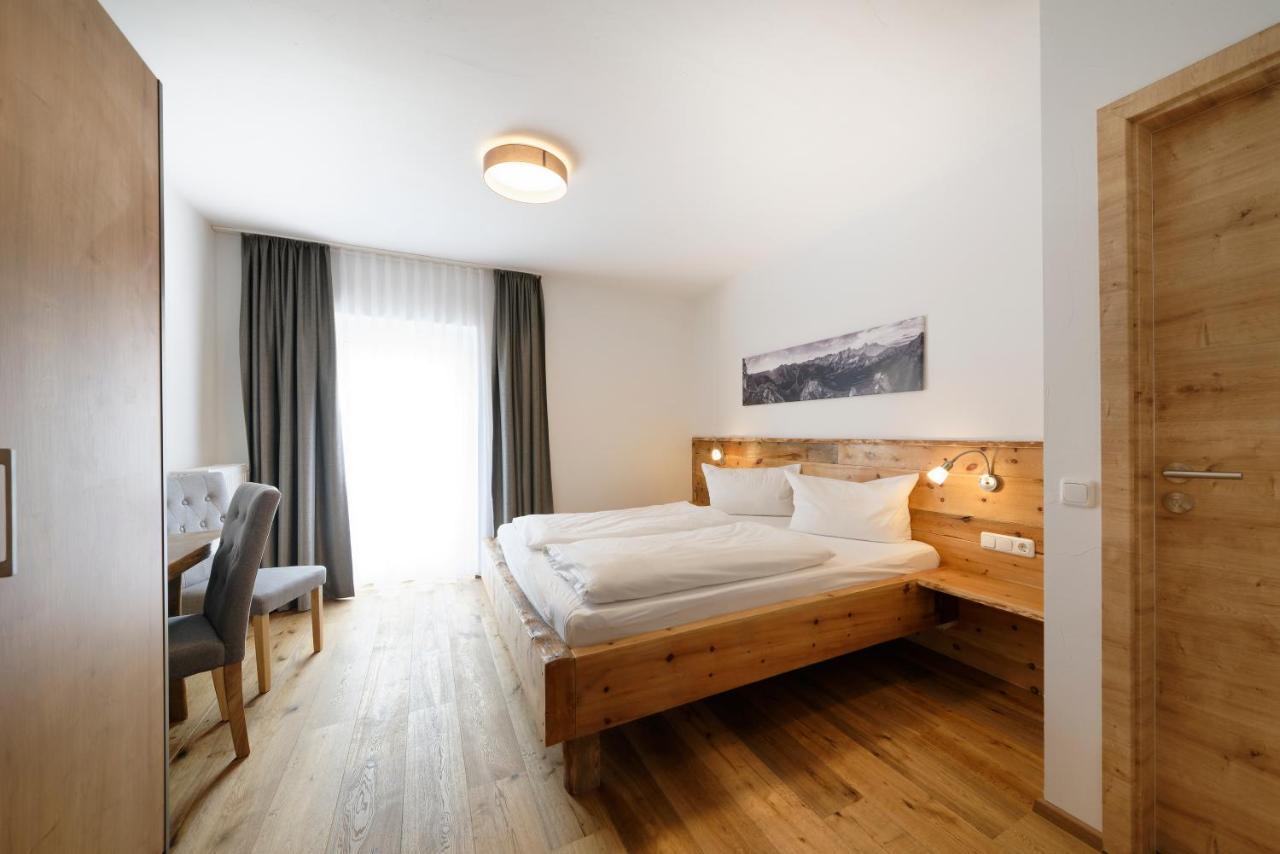 Hotel Garni Alpengruss ガルミッシュ・パルテンキルヒェン エクステリア 写真