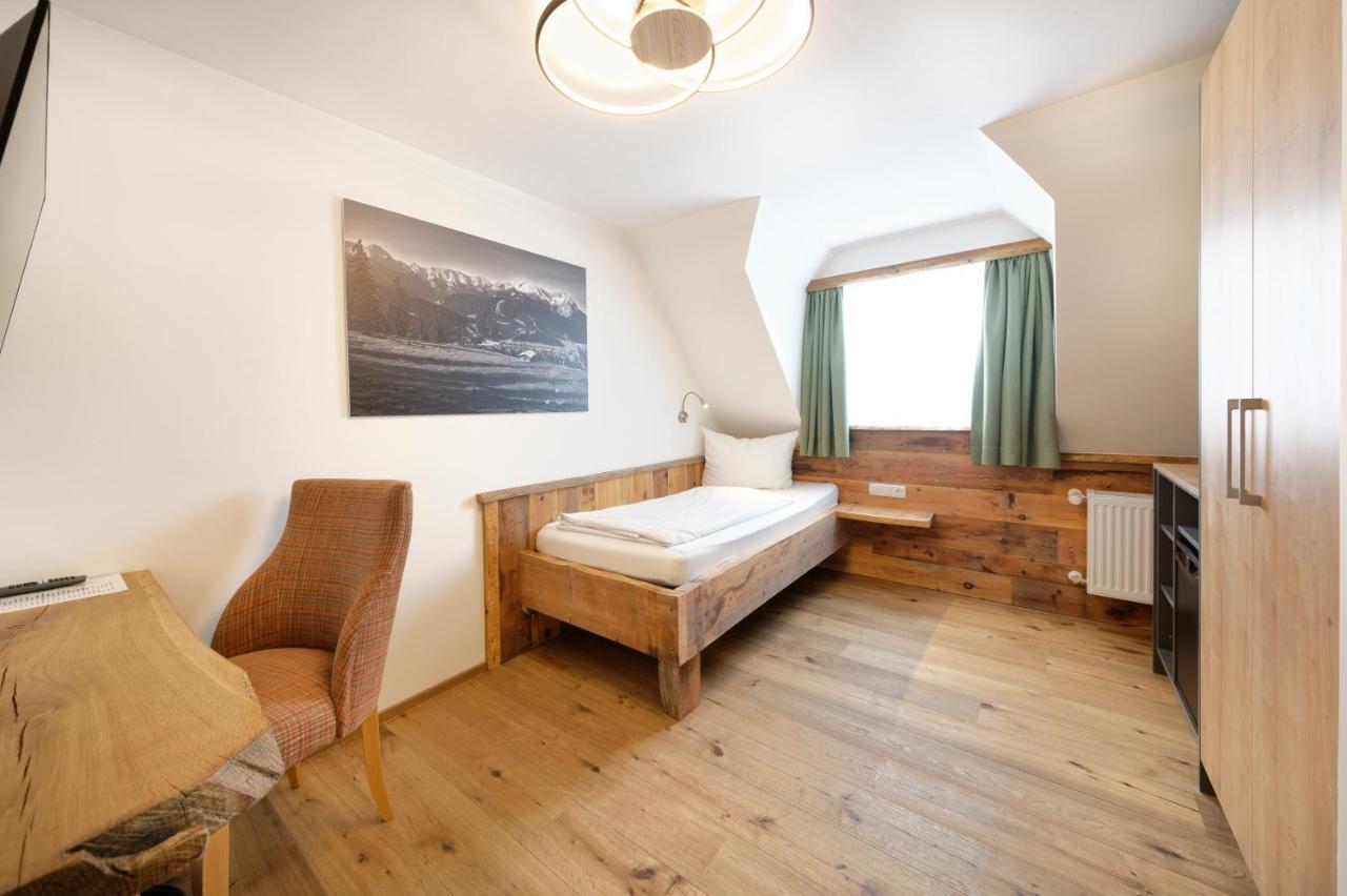 Hotel Garni Alpengruss ガルミッシュ・パルテンキルヒェン エクステリア 写真