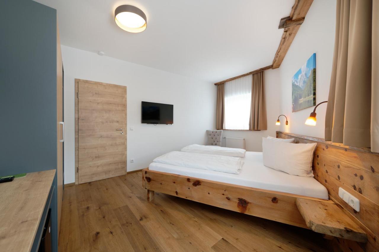 Hotel Garni Alpengruss ガルミッシュ・パルテンキルヒェン エクステリア 写真