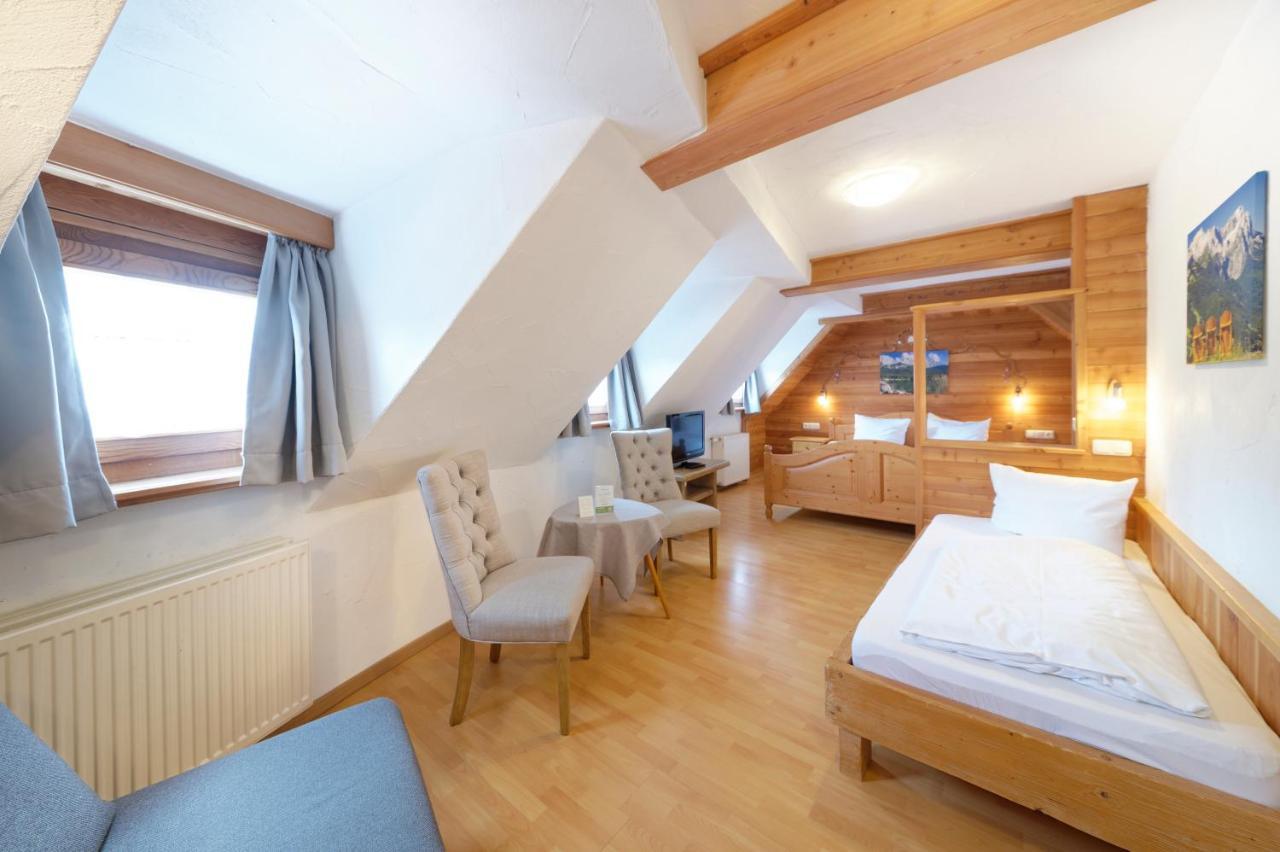 Hotel Garni Alpengruss ガルミッシュ・パルテンキルヒェン エクステリア 写真