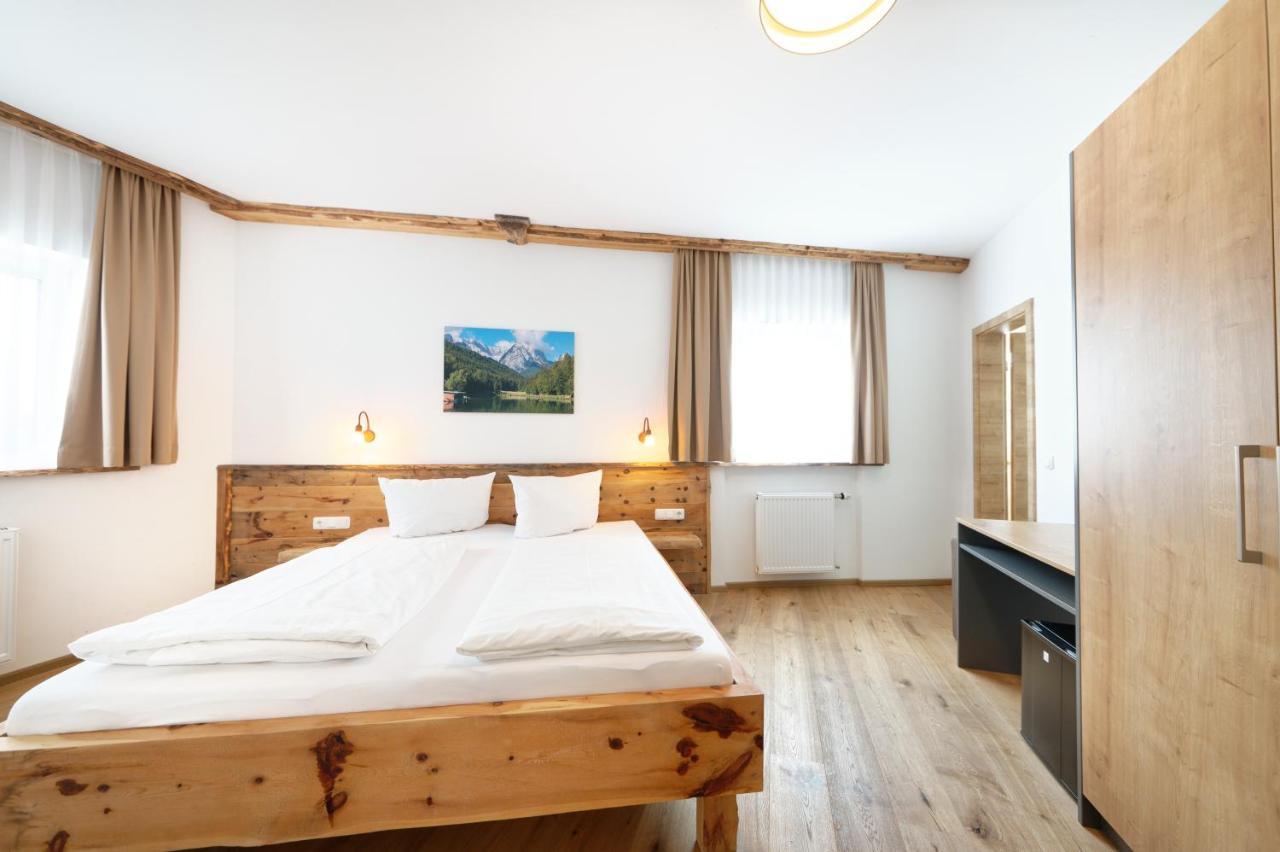 Hotel Garni Alpengruss ガルミッシュ・パルテンキルヒェン エクステリア 写真