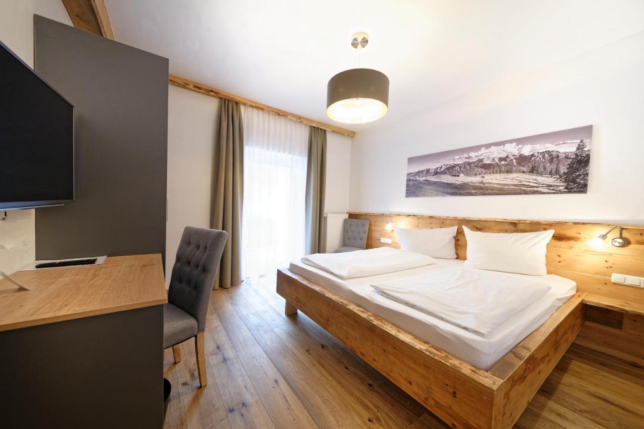 Hotel Garni Alpengruss ガルミッシュ・パルテンキルヒェン エクステリア 写真