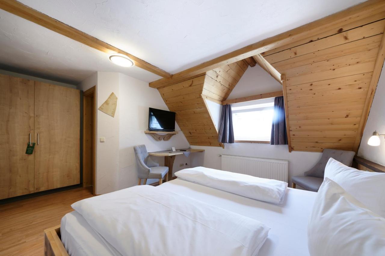 Hotel Garni Alpengruss ガルミッシュ・パルテンキルヒェン エクステリア 写真