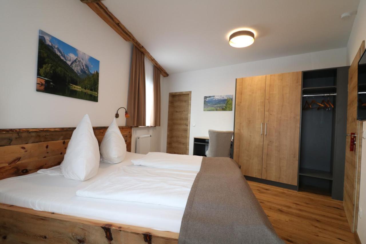Hotel Garni Alpengruss ガルミッシュ・パルテンキルヒェン エクステリア 写真