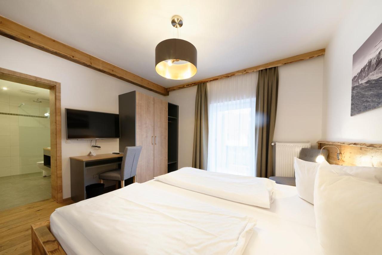 Hotel Garni Alpengruss ガルミッシュ・パルテンキルヒェン エクステリア 写真